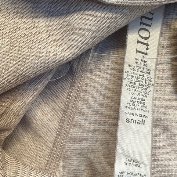 Vuori Set - Sports Bra & Biker Shorts in Heather Pink - Picture 7 of 7